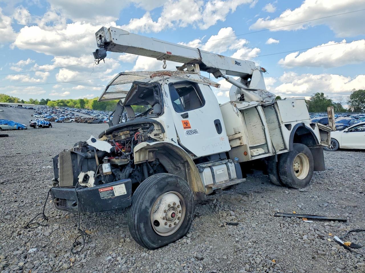 2013 FREIGHTLINER M2 106