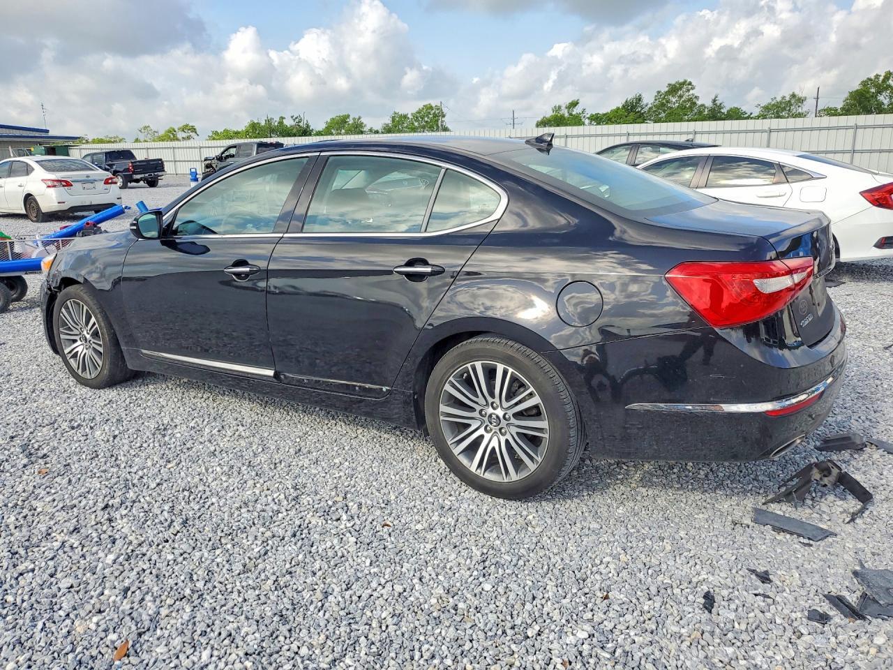2016 KIA Cadenza