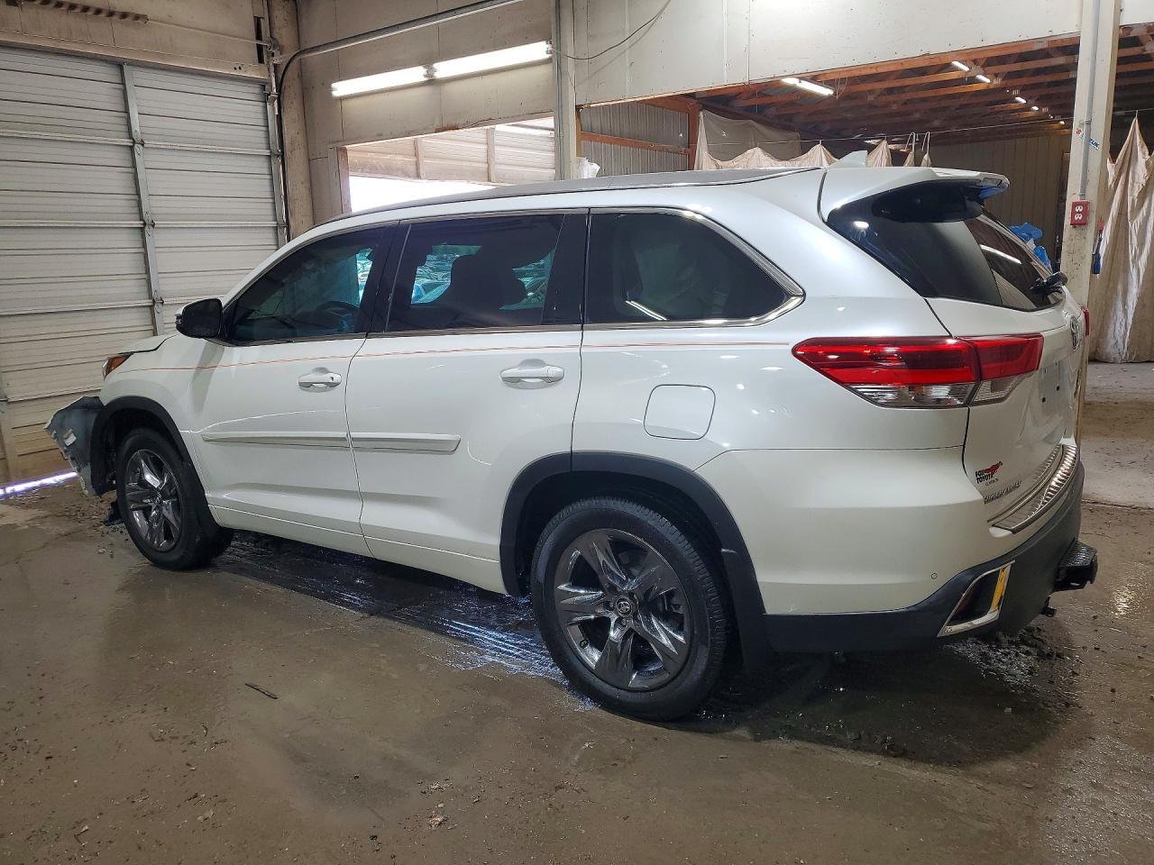 2017 TOYOTA HIGHLANDER