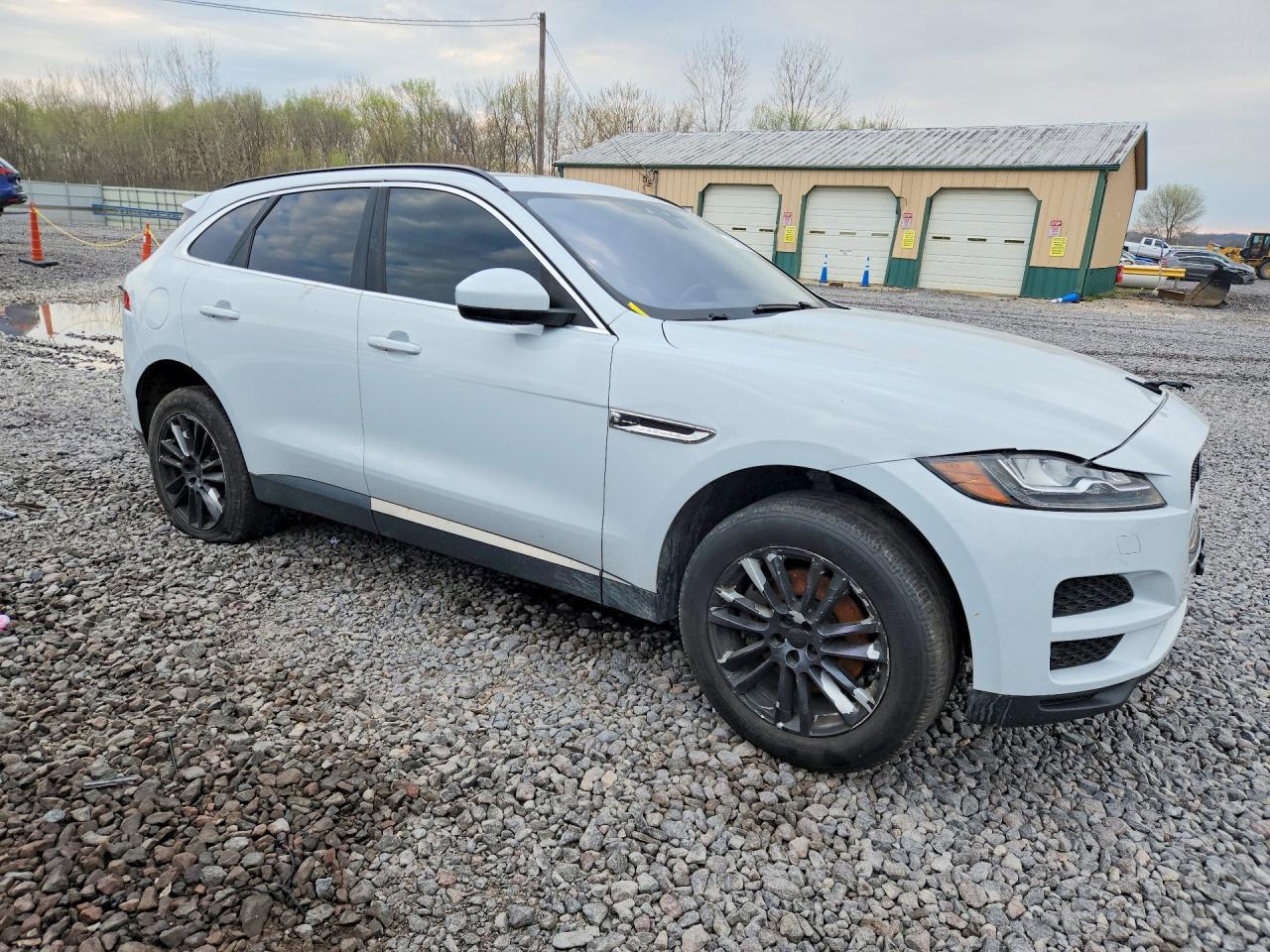2017 JAGUAR F-Pace