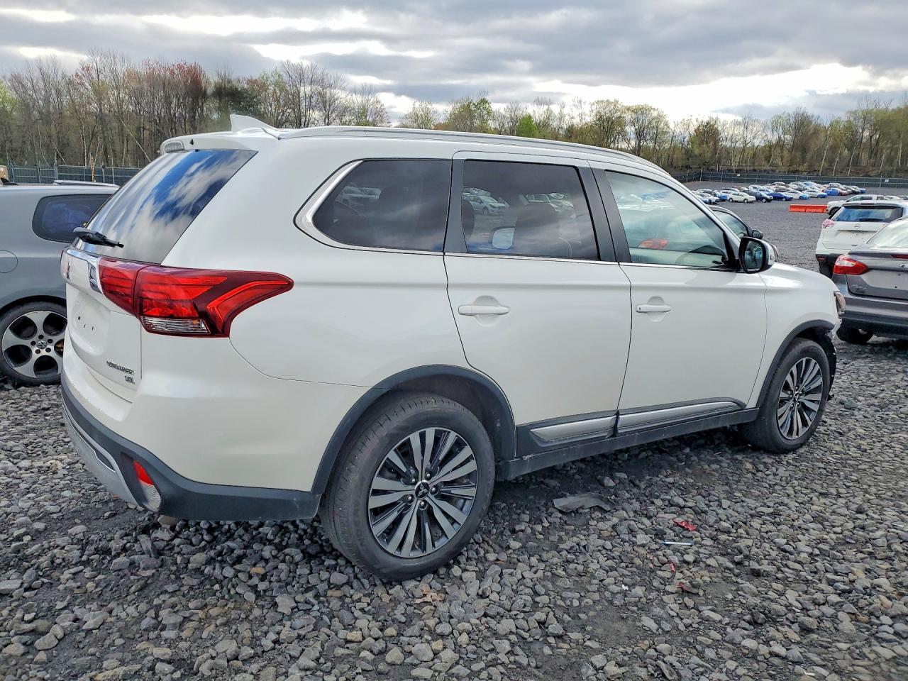 2019 MITSUBISHI outlander