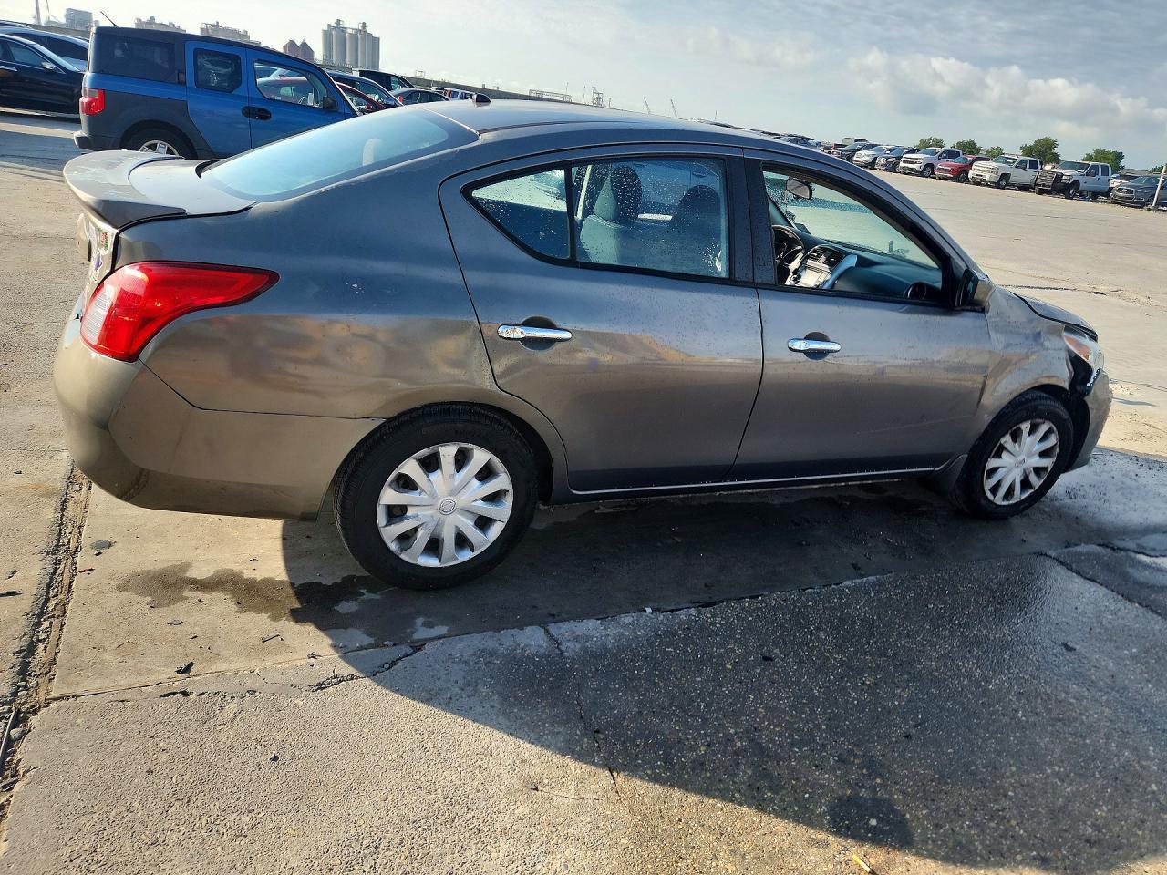 2017 NISSAN VERSA