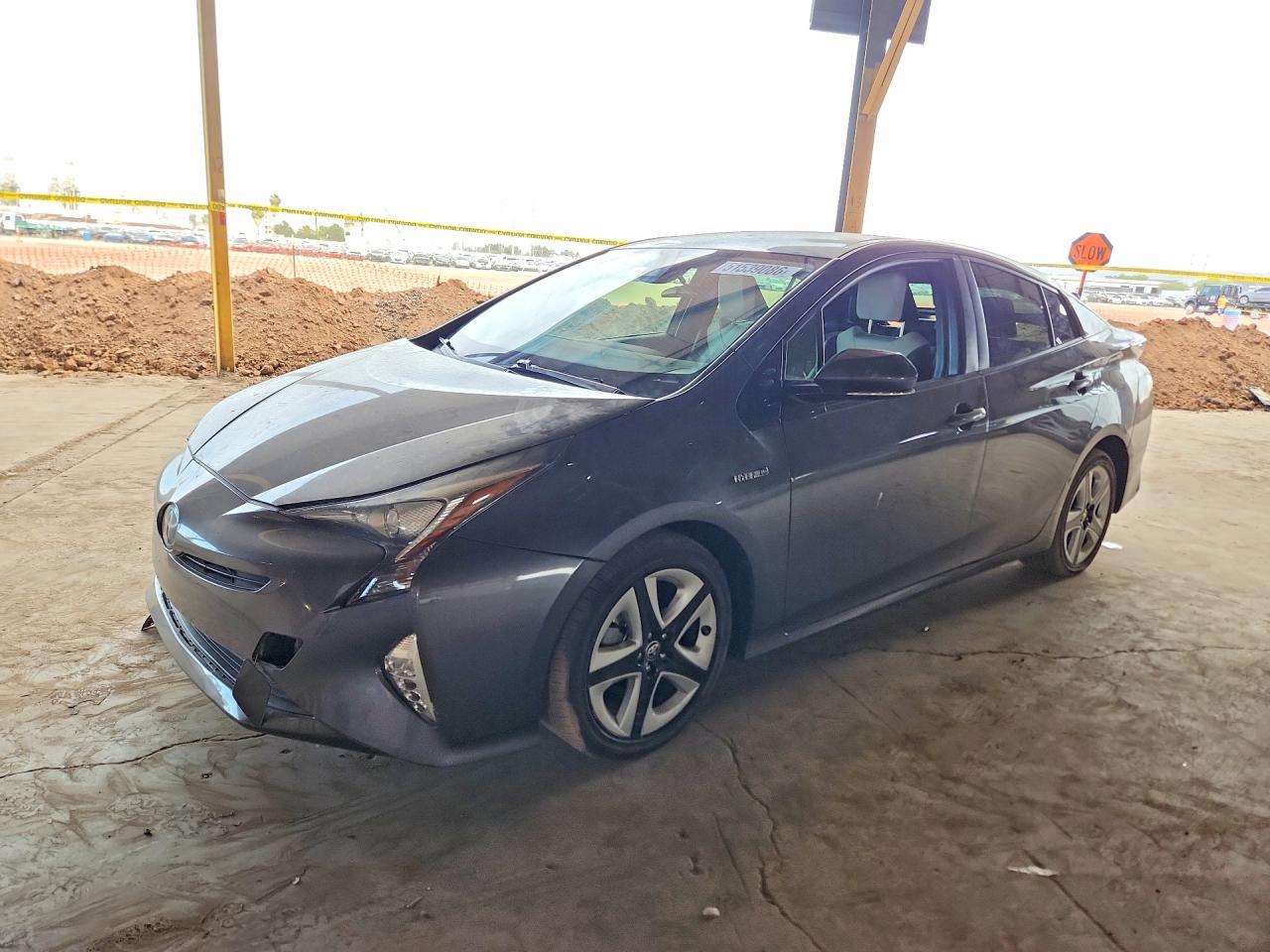 2016 TOYOTA PRIUS