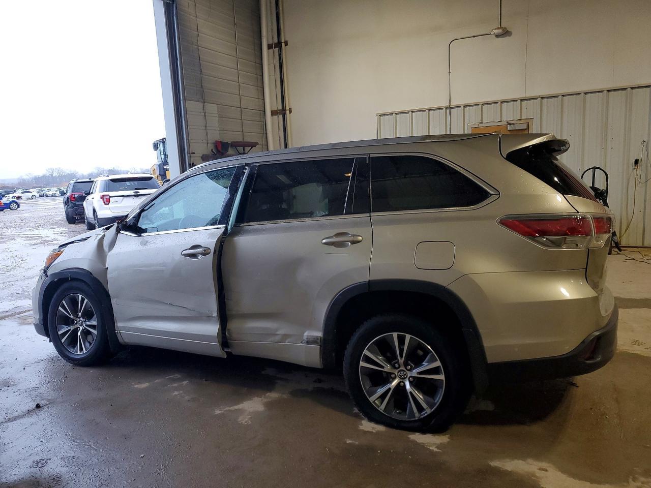 2016 TOYOTA HIGHLANDER
