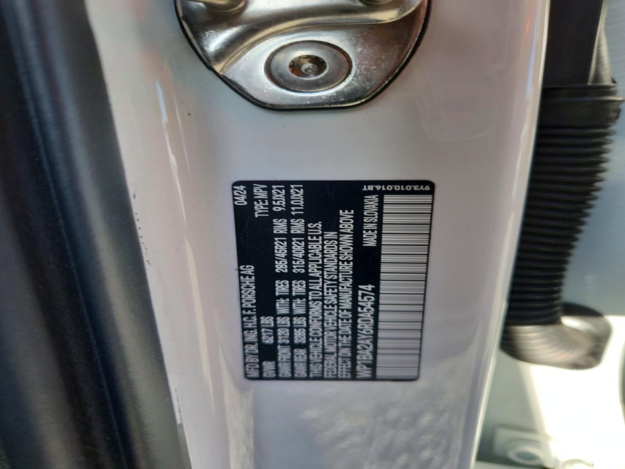 2024 PORSCHE CAYENNE