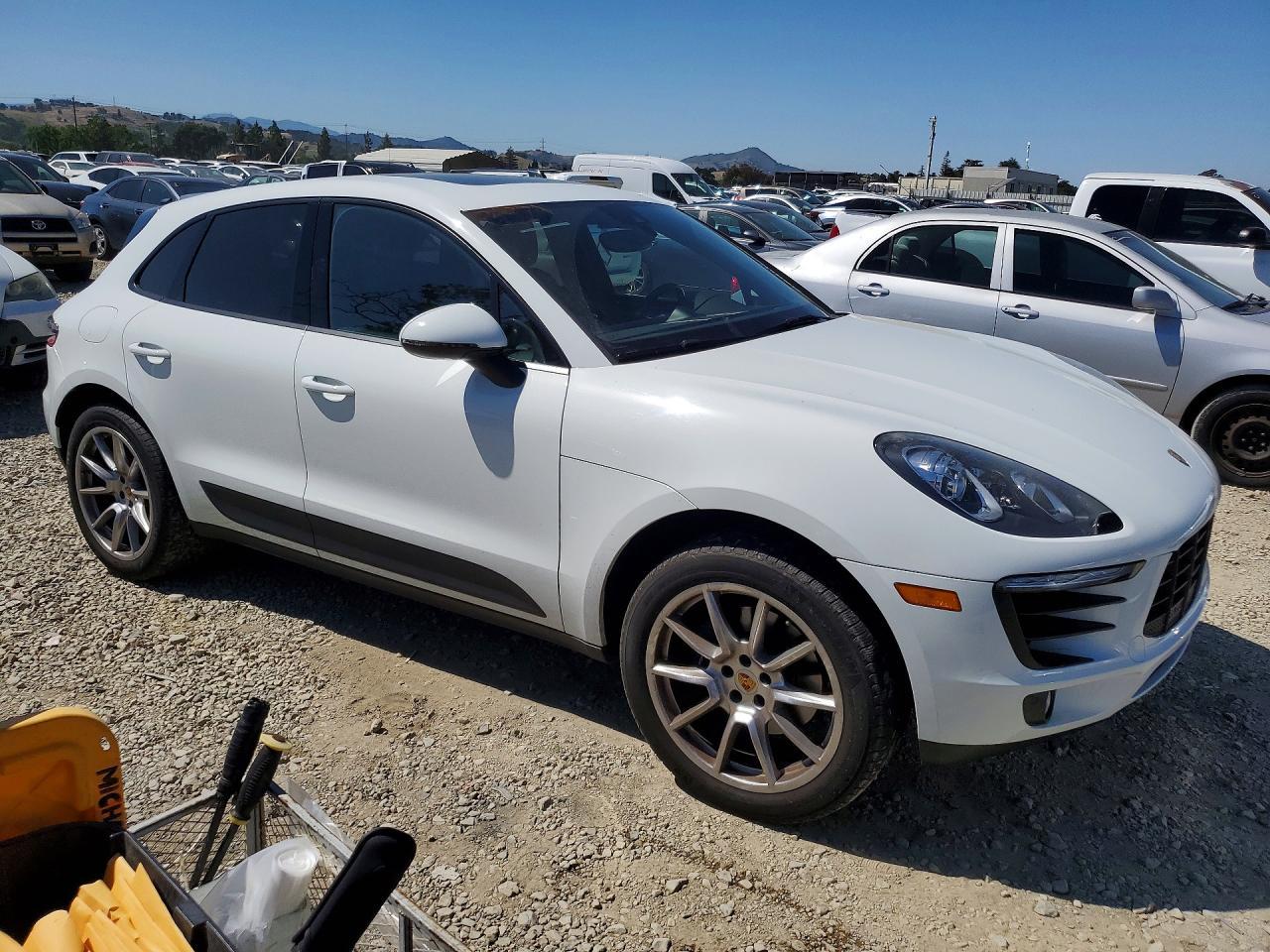 2017 PORSCHE Macan