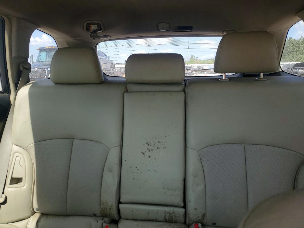 2013 SUBARU Outback