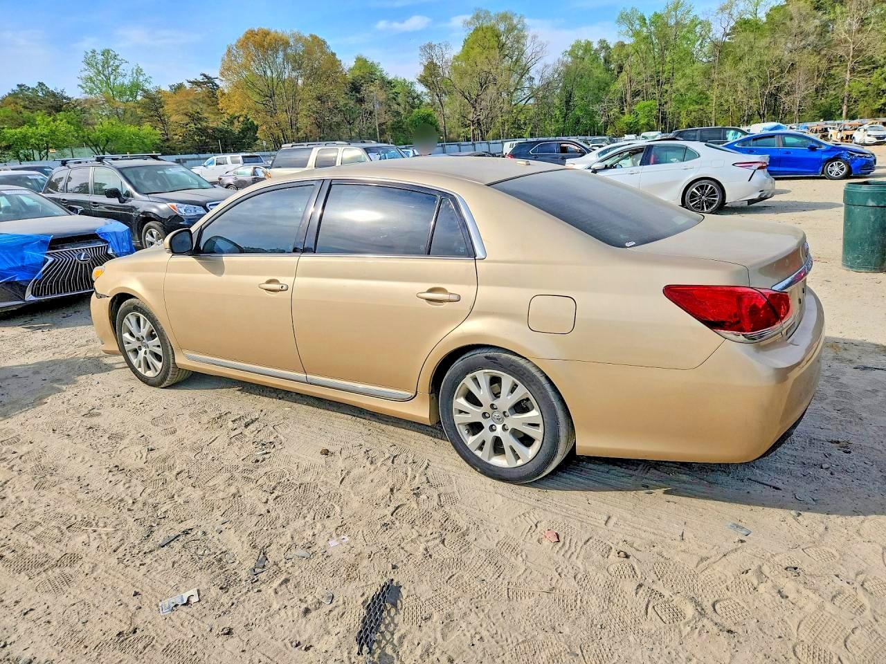 2011 TOYOTA Avalon