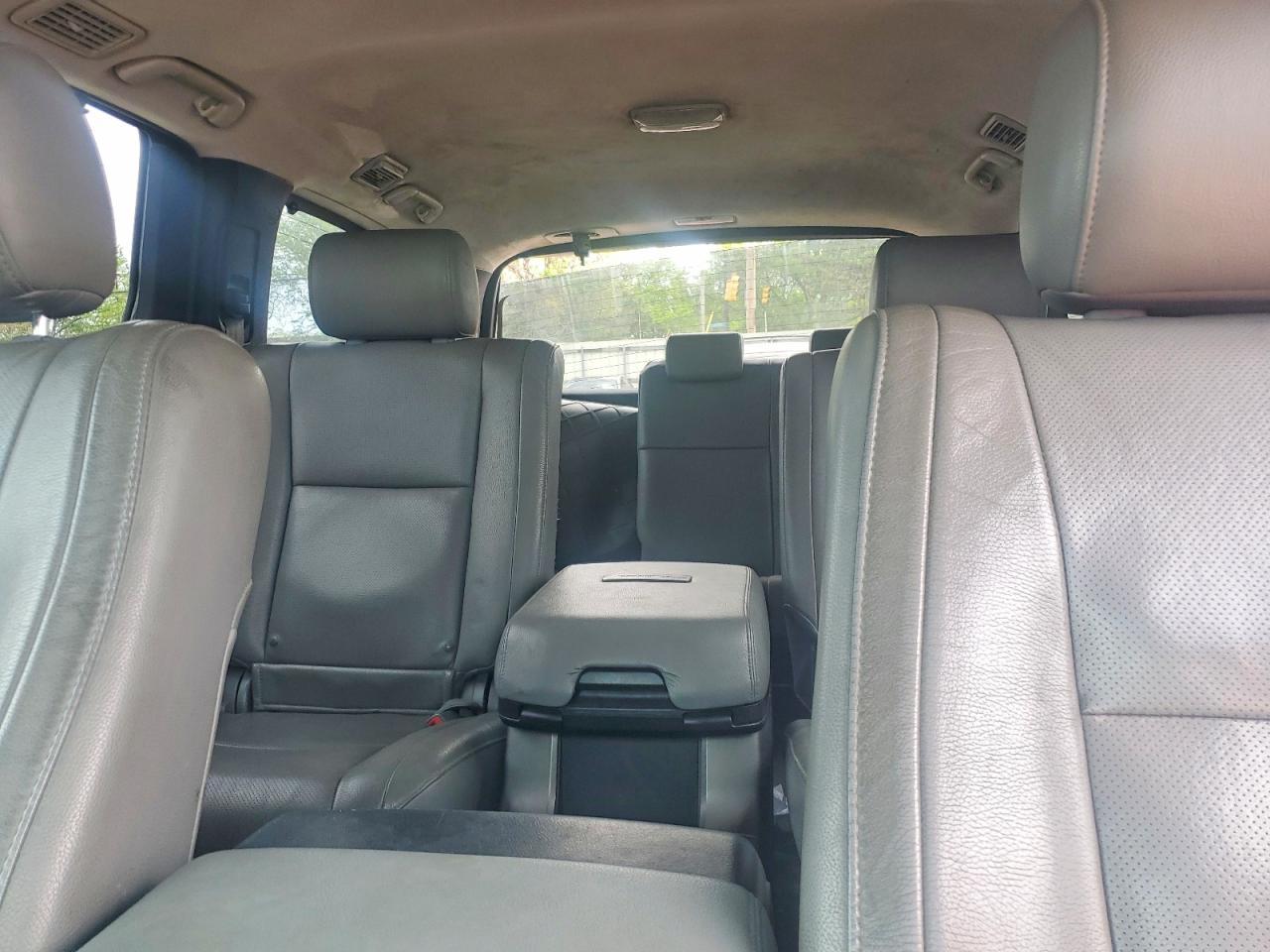 2010 TOYOTA Sequoia