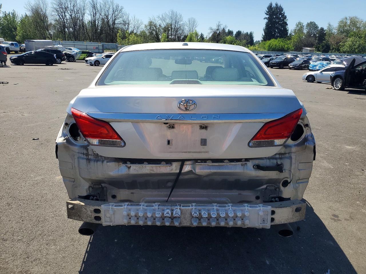 2011 TOYOTA Avalon