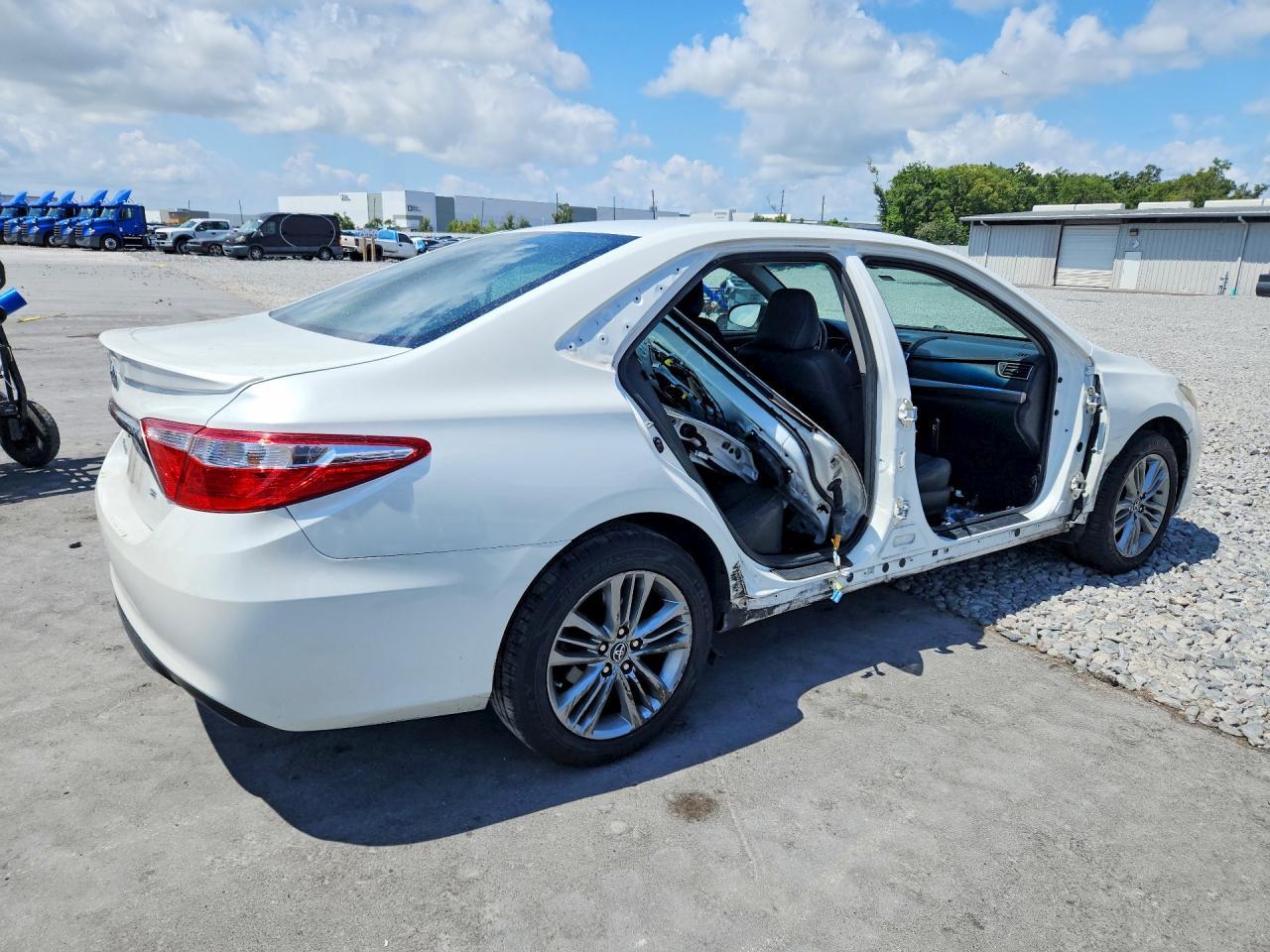 2016 TOYOTA CAMRY