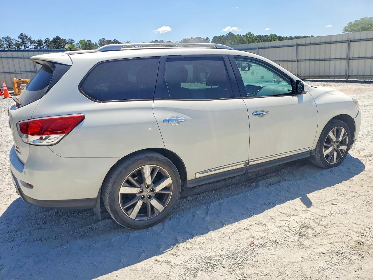 2016 NISSAN PATHFINDER