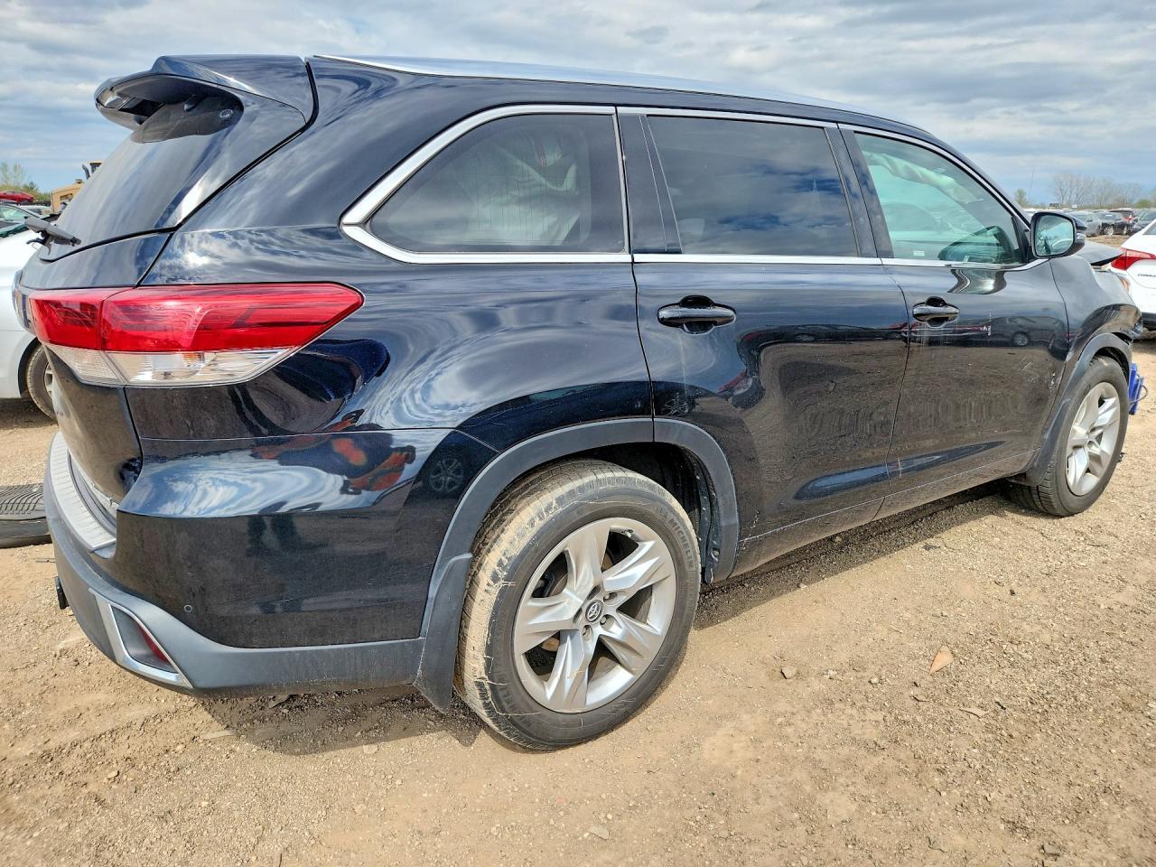 2017 TOYOTA HIGHLANDER