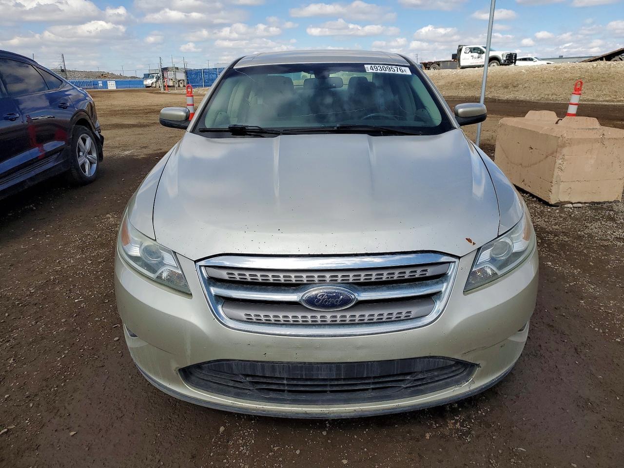 2010 FORD Taurus
