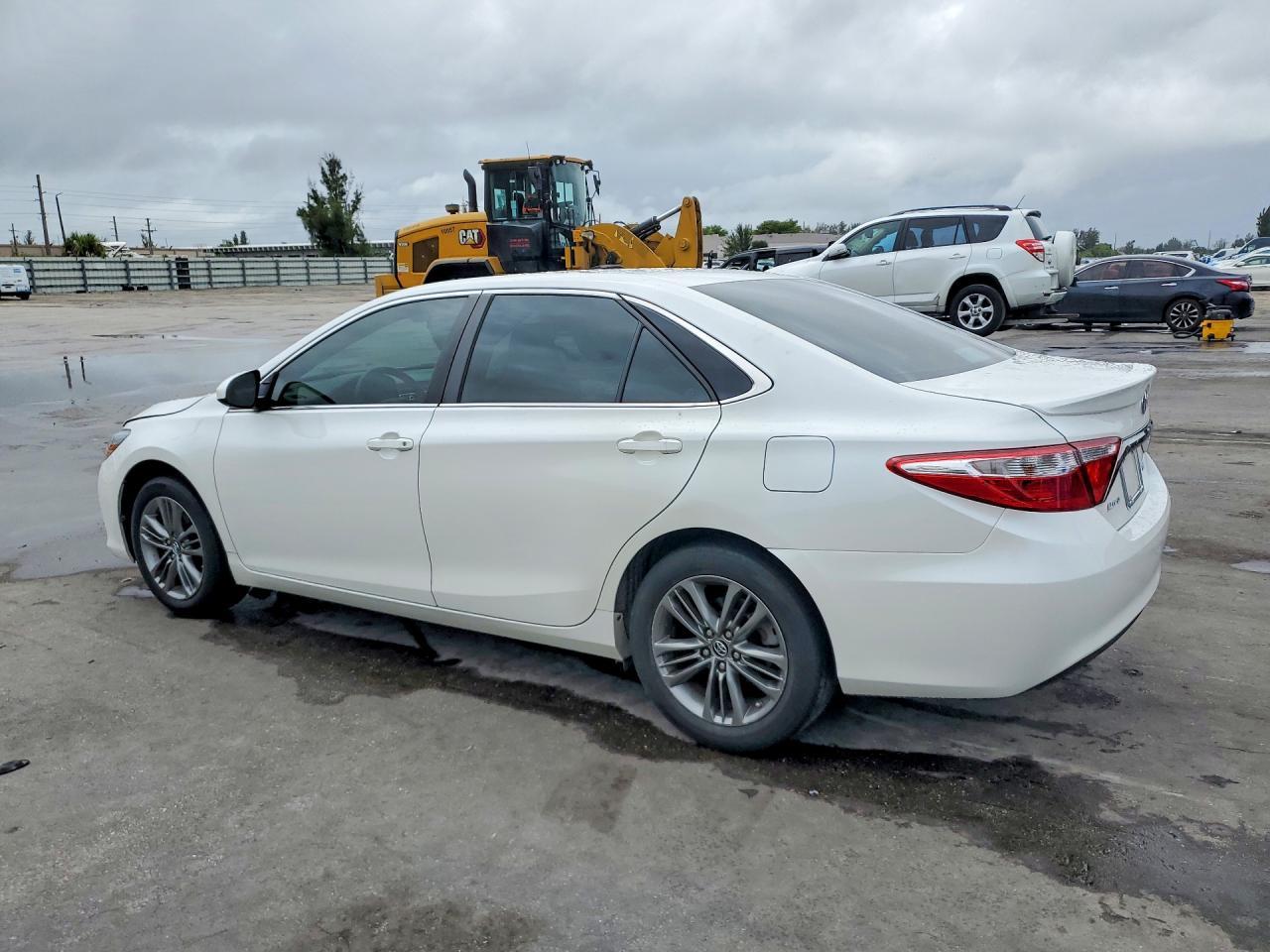 2016 TOYOTA CAMRY