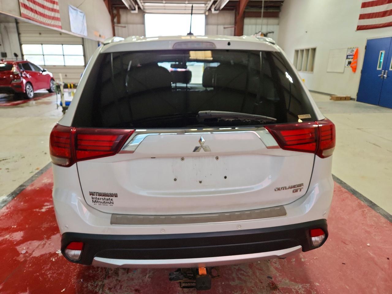 2016 MITSUBISHI outlander