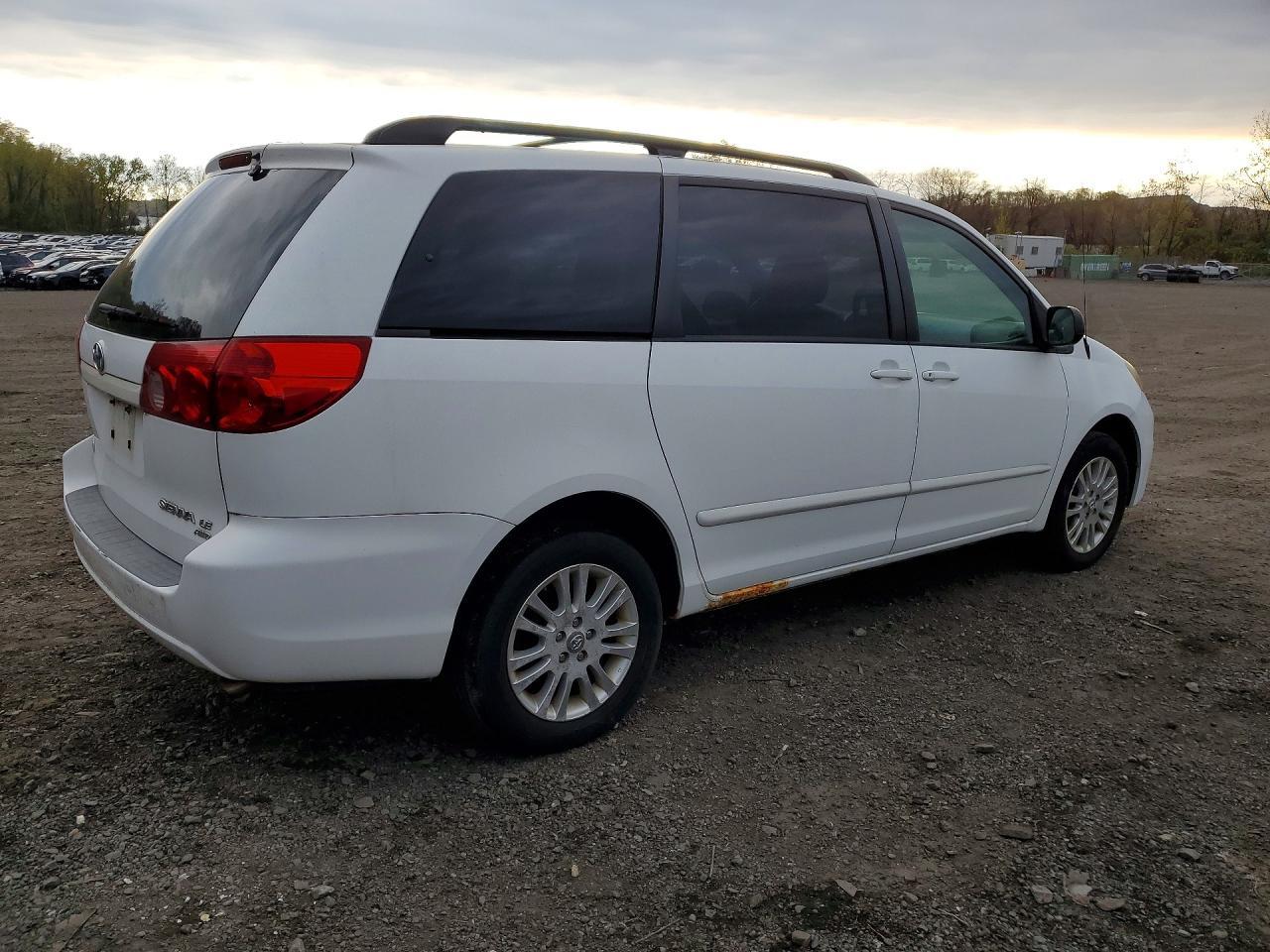 2007 TOYOTA SIENNA