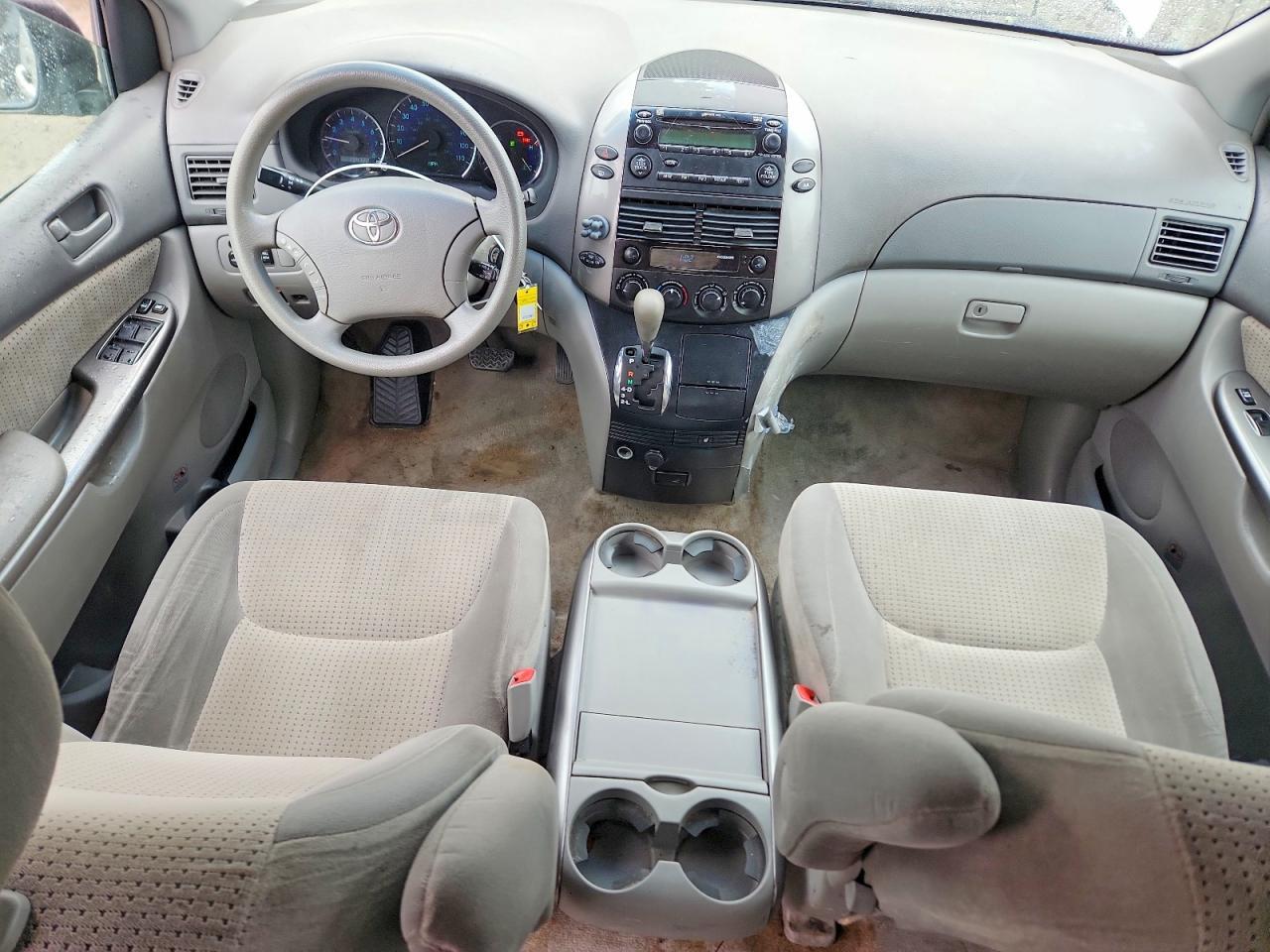 2010 TOYOTA SIENNA