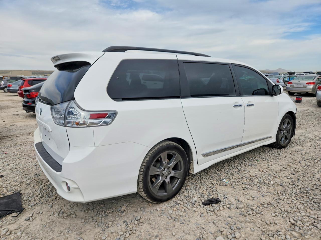 2017 TOYOTA SIENNA
