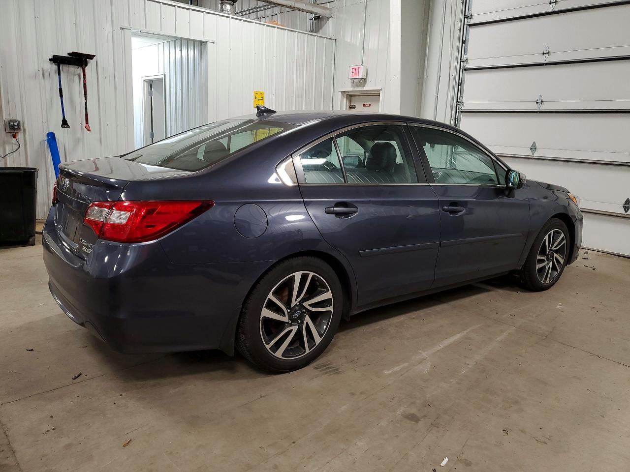 2017 SUBARU Legacy