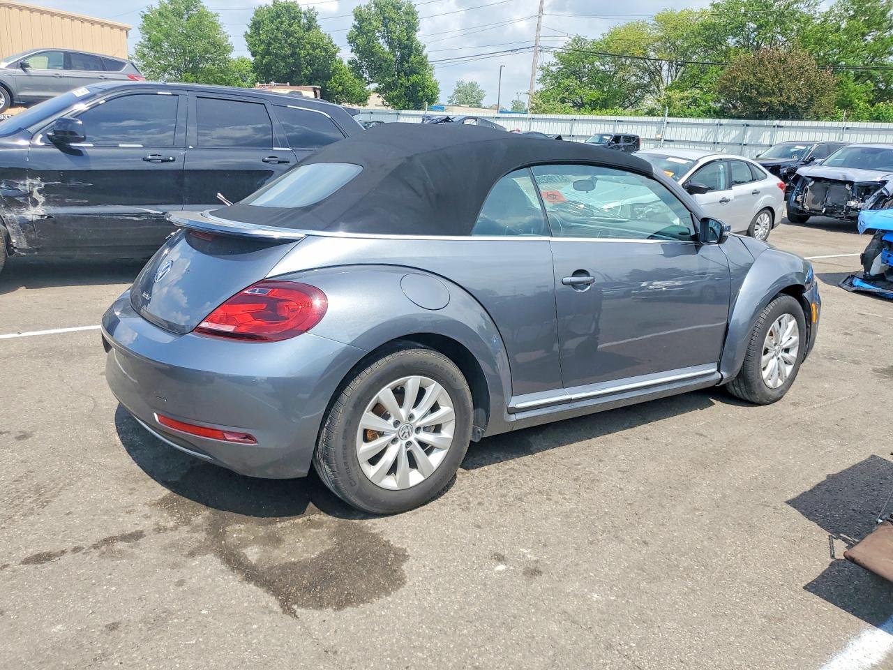 2018 VOLKSWAGEN Beetle