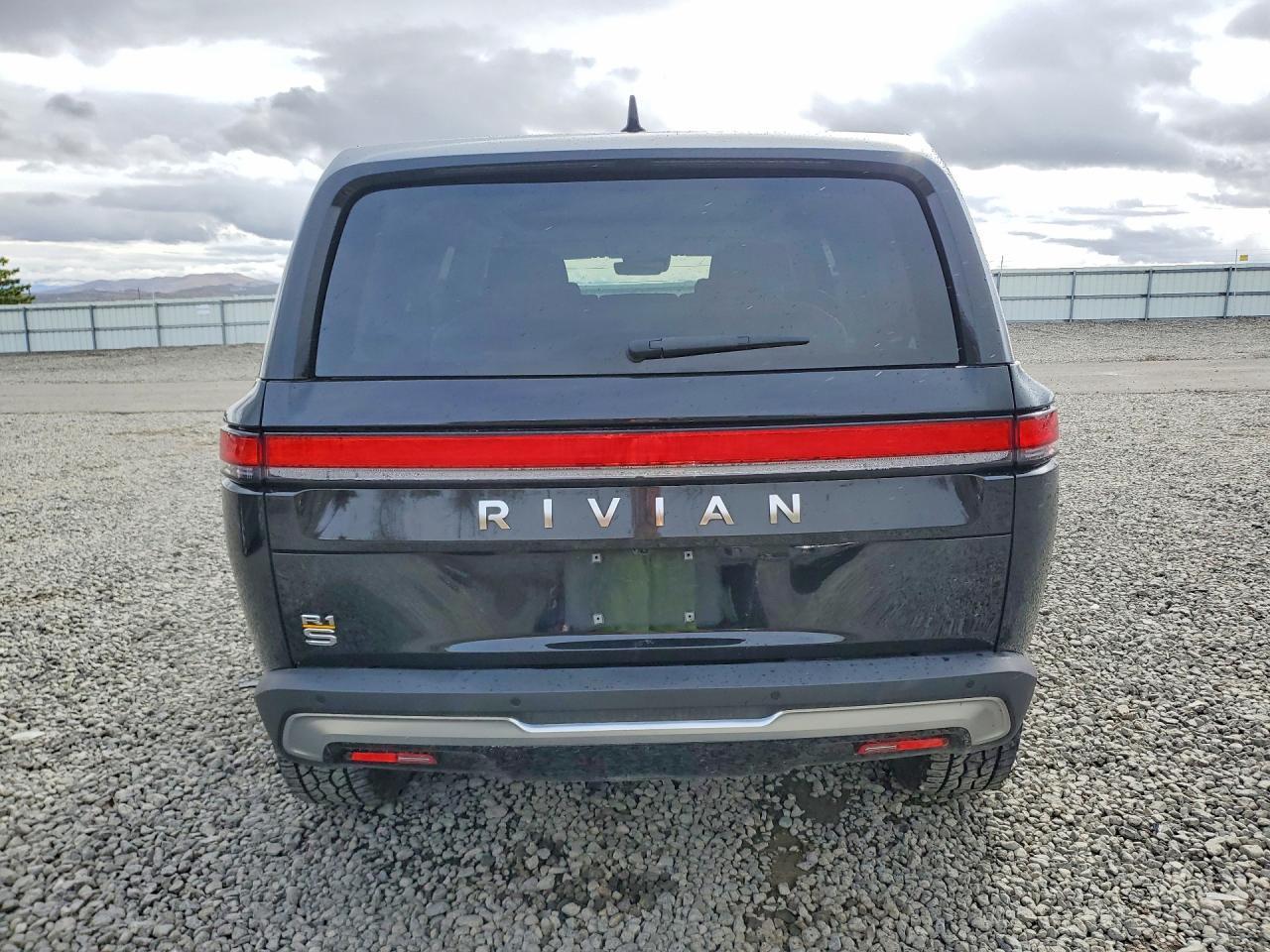 2023 RIVIAN R1s