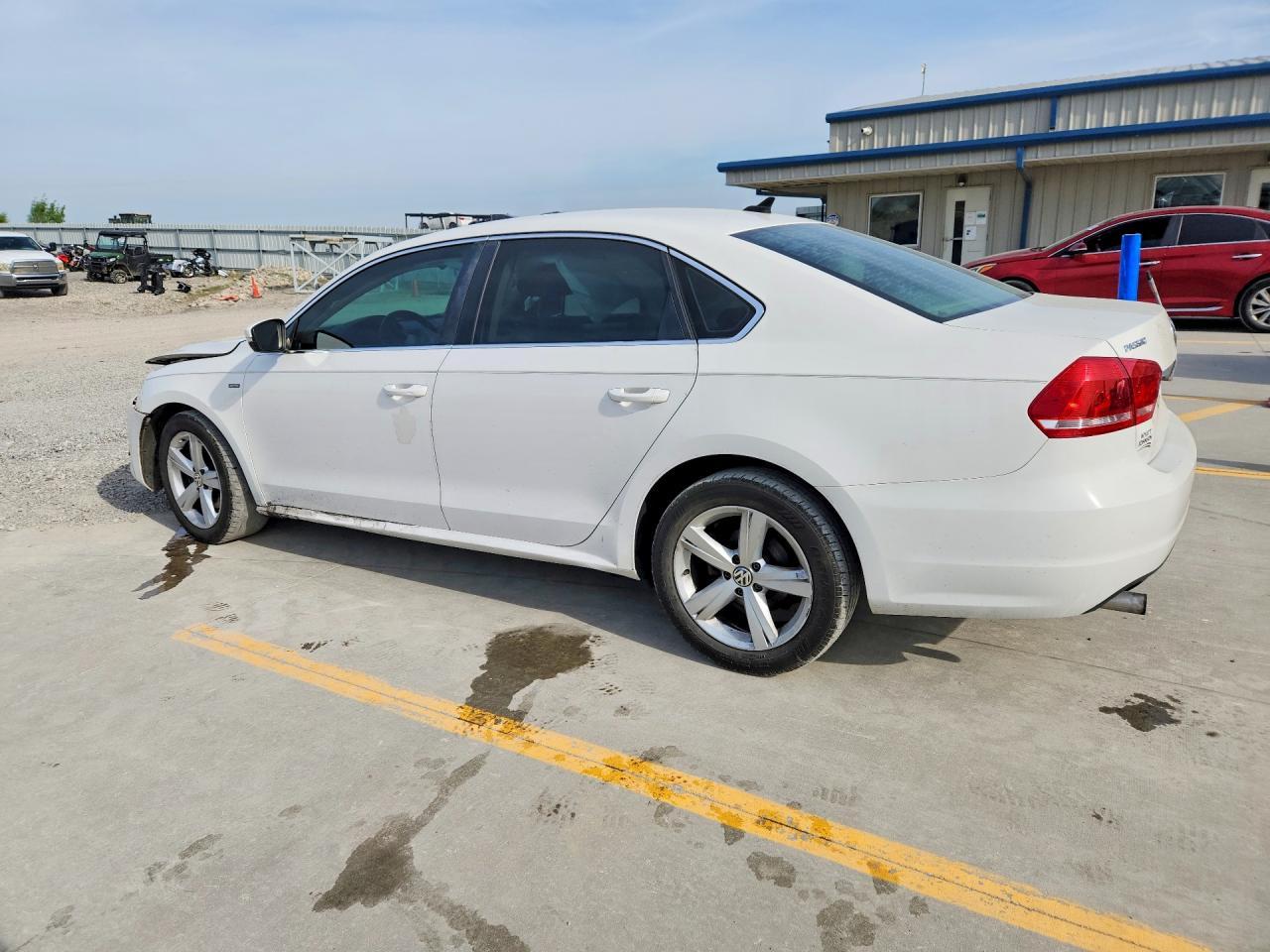 2015 VOLKSWAGEN Passat