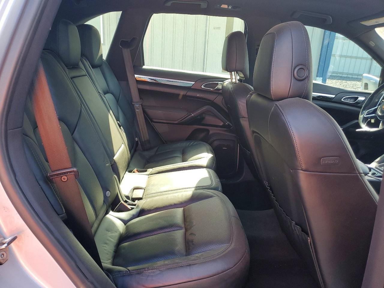 2016 PORSCHE CAYENNE