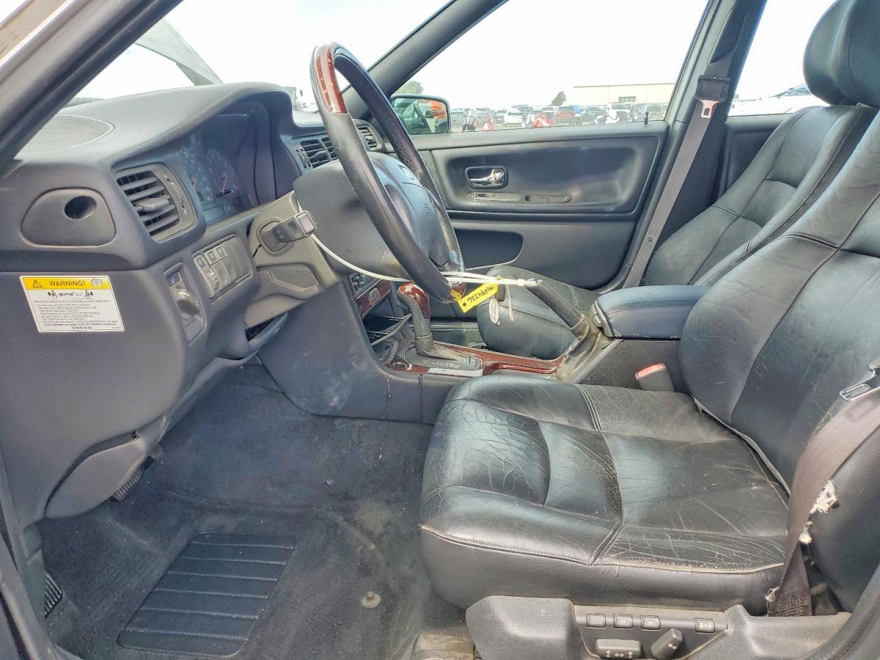 2000 VOLVO V70