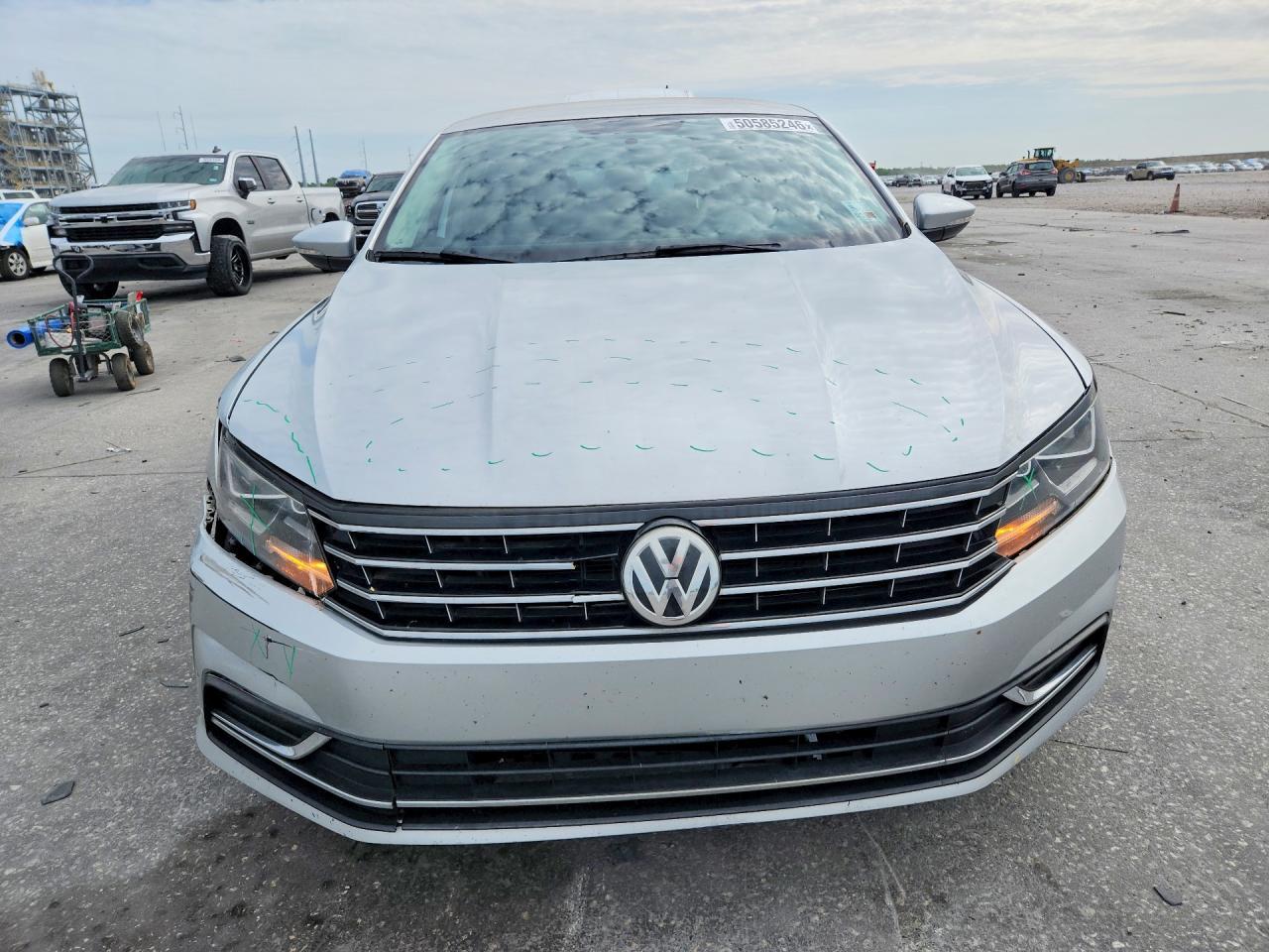 2017 VOLKSWAGEN Passat