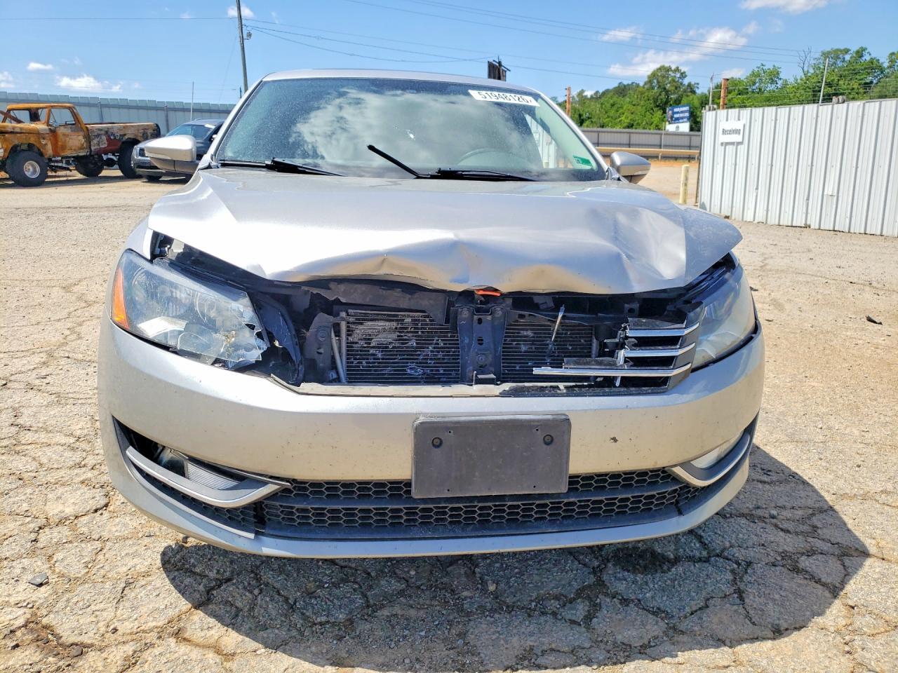 2012 VOLKSWAGEN Passat