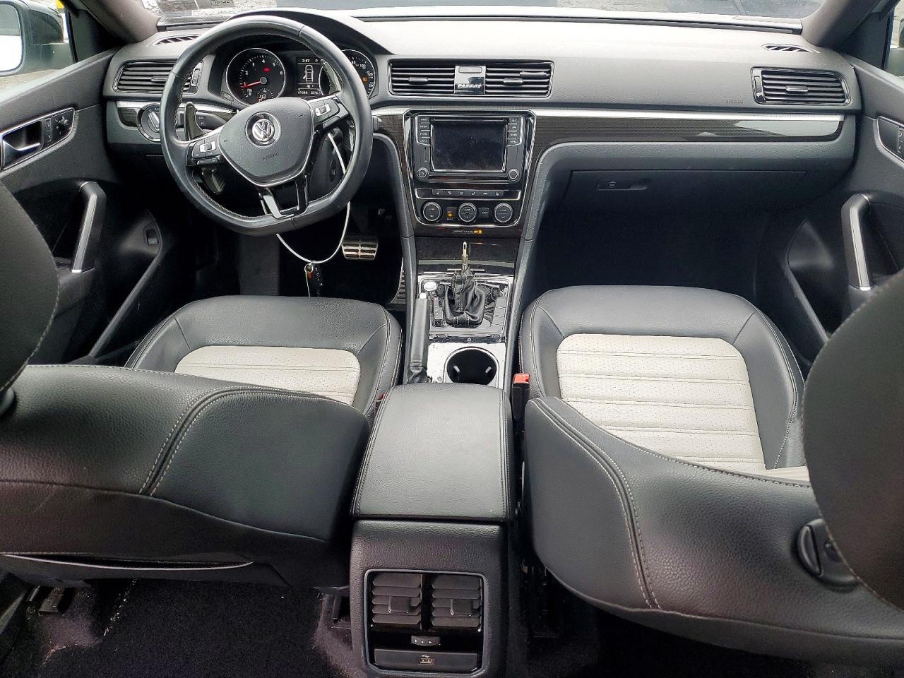 2018 VOLKSWAGEN Passat