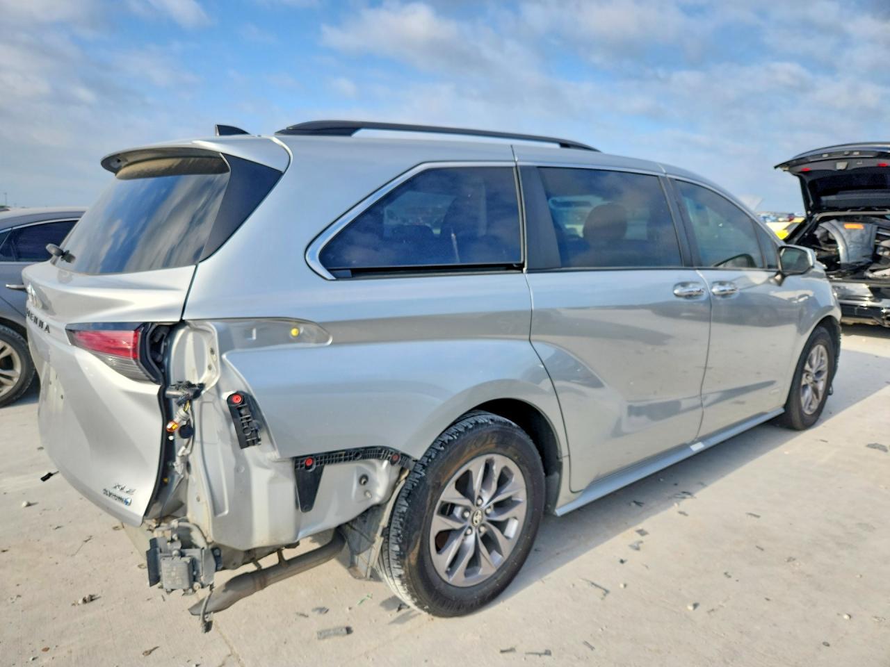 2021 TOYOTA SIENNA