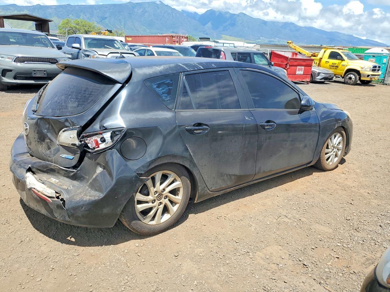 2013 MAZDA 3