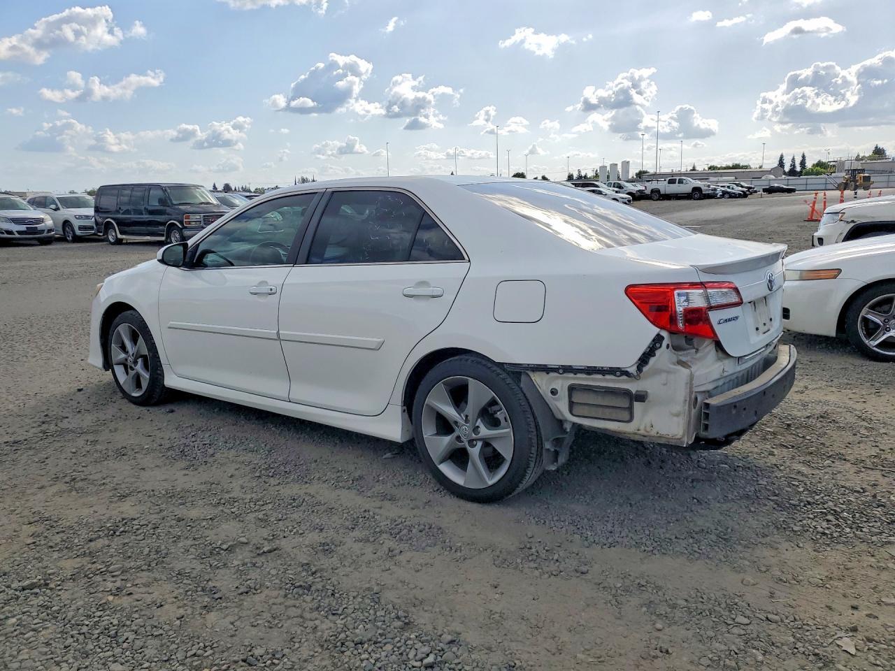2014 TOYOTA CAMRY