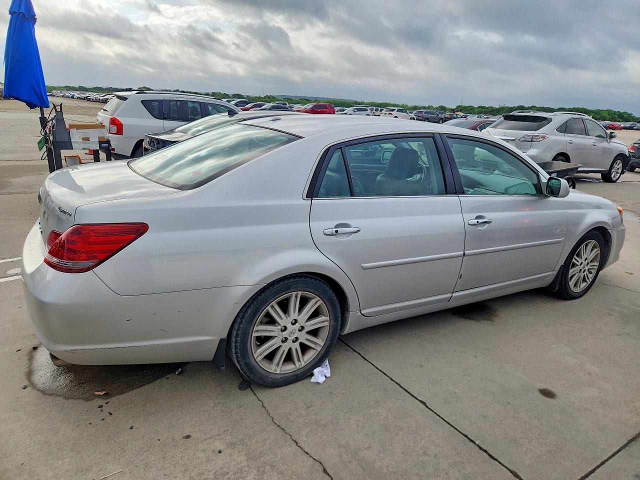 2010 TOYOTA Avalon
