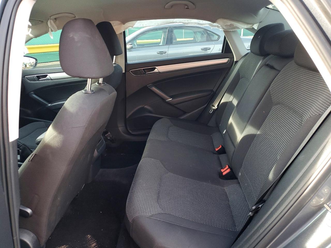 2016 VOLKSWAGEN Passat