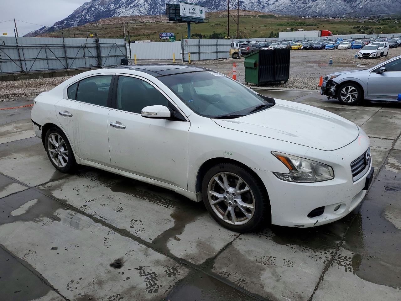 2014 NISSAN Maxima