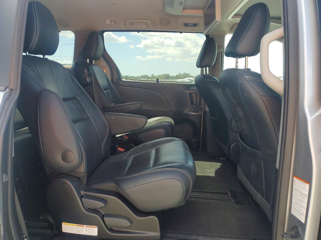 2015 TOYOTA SIENNA