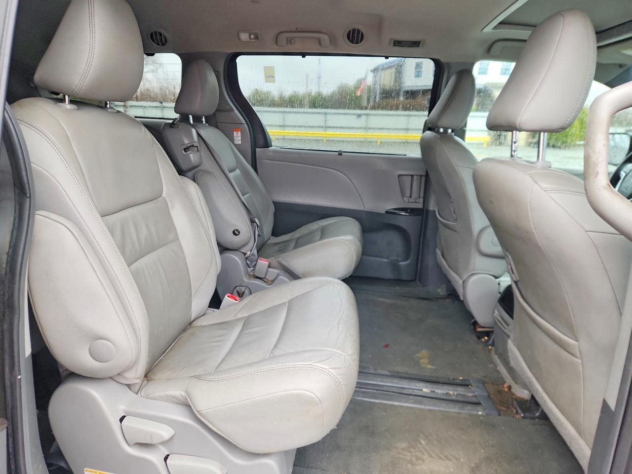 2015 TOYOTA SIENNA