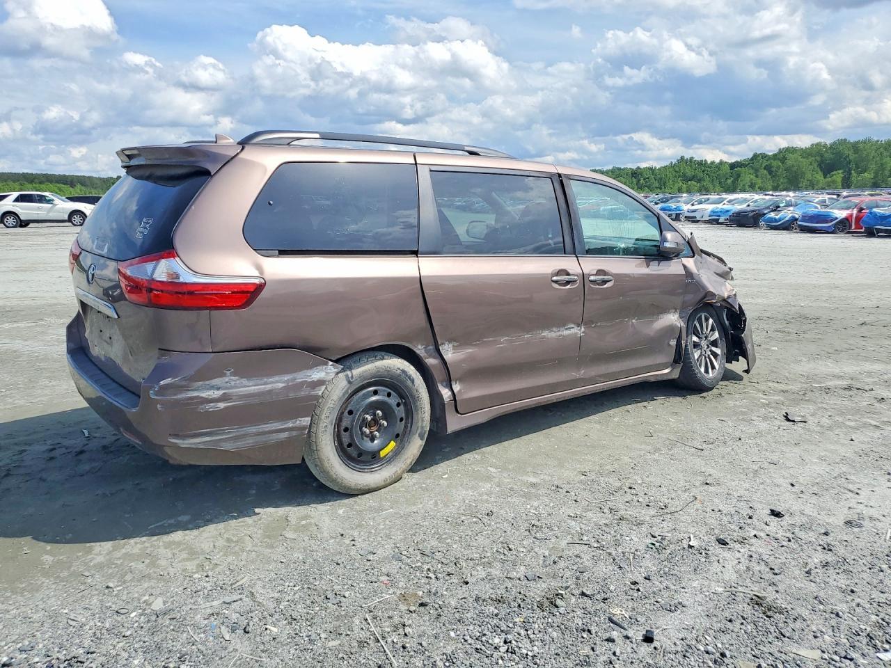 2019 TOYOTA SIENNA