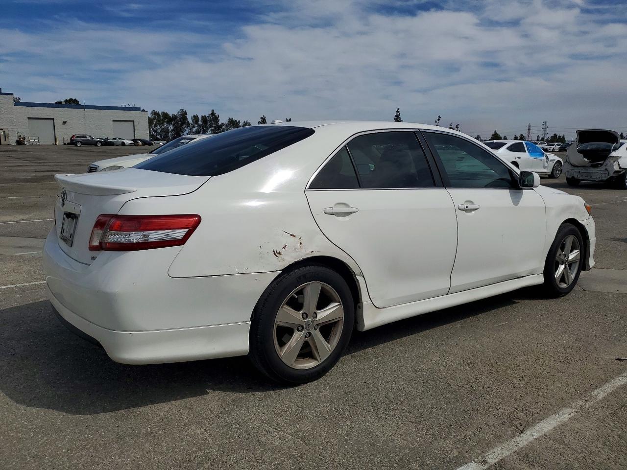 2011 TOYOTA CAMRY