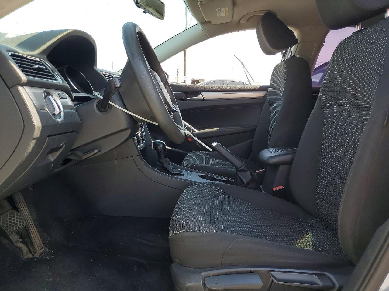 2016 VOLKSWAGEN Passat