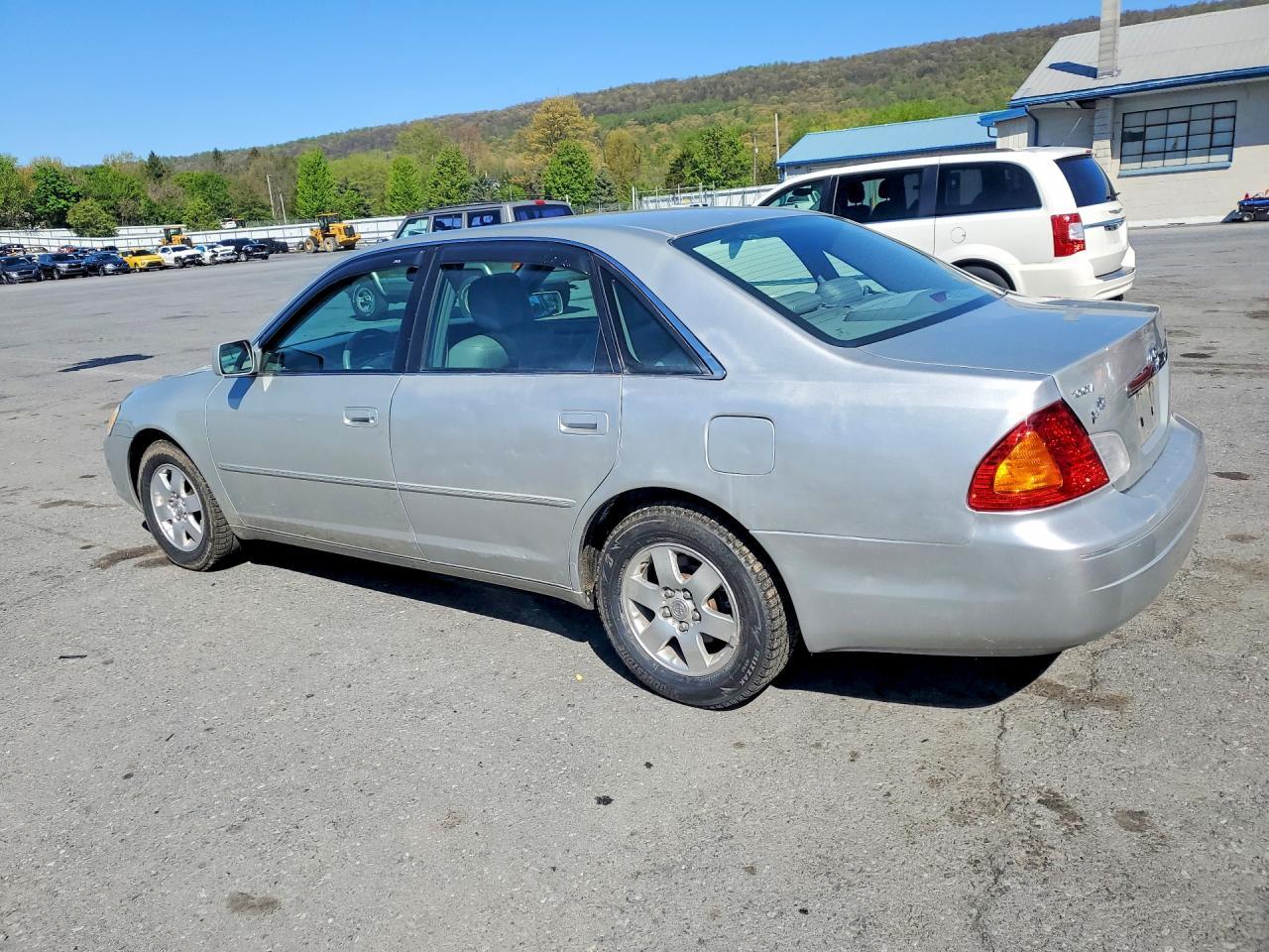 2002 TOYOTA Avalon