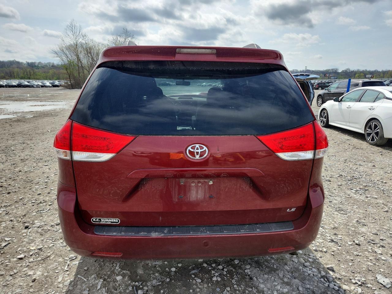 2011 TOYOTA SIENNA