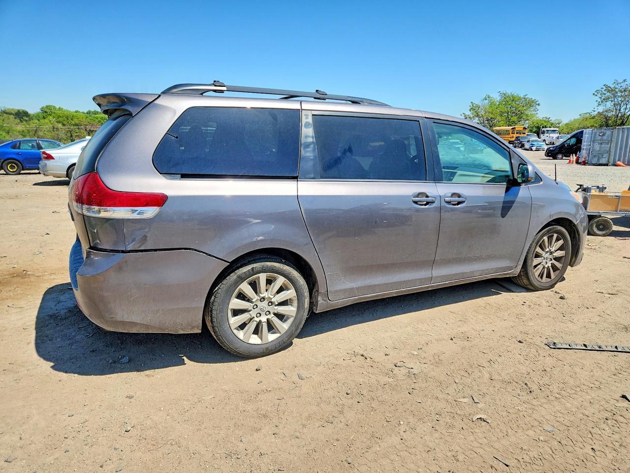 2012 TOYOTA SIENNA