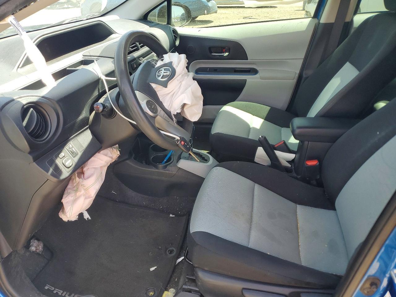 2013 TOYOTA Prius c