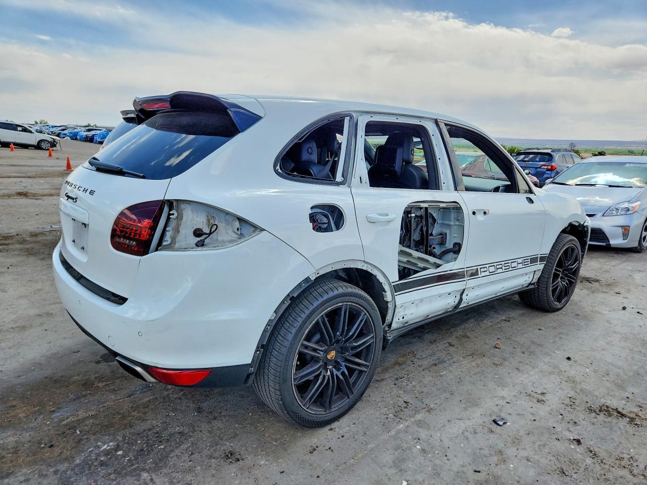 2014 PORSCHE CAYENNE