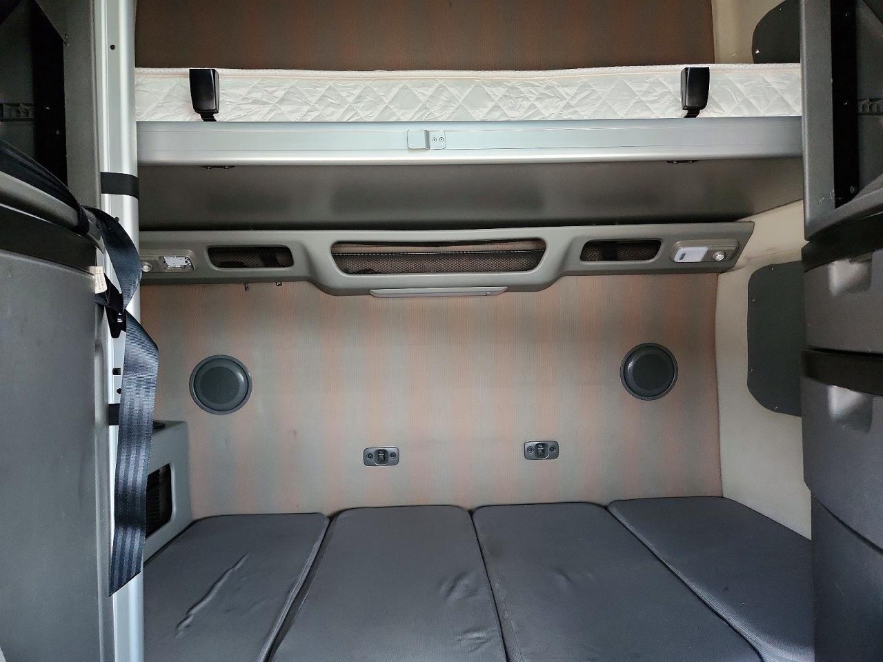2022 VOLVO VNL