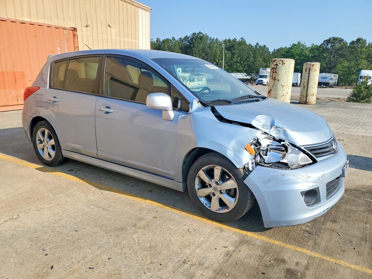 2011 NISSAN VERSA
